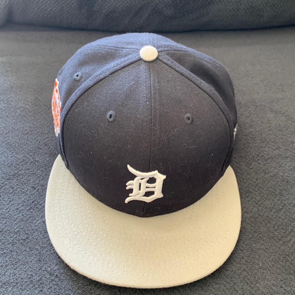 Snap back Hat